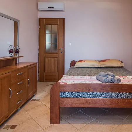 Weiss 2 By Interhome