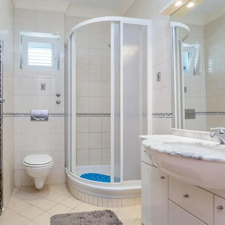 Weiss 2 By Interhome