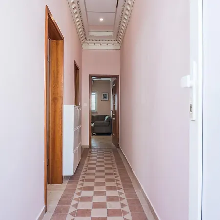 Weiss 2 By Interhome