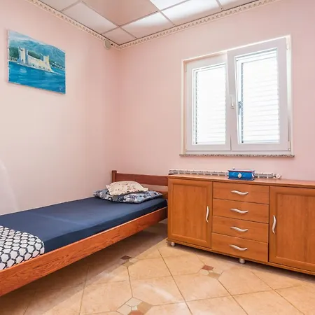 Weiss 2 By Interhome Vir