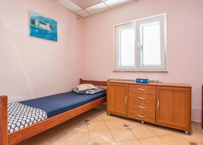 Weiss 2 By Interhome Vir